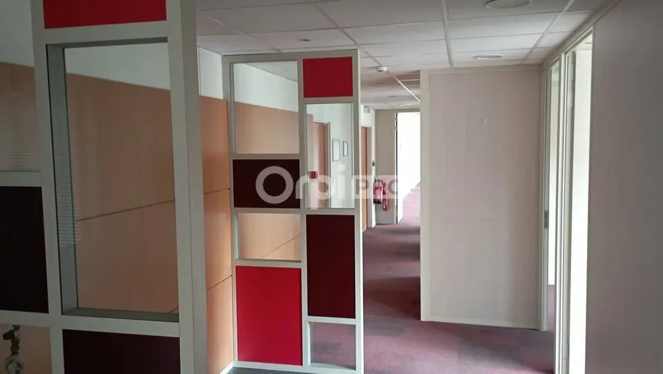 Bureau dans  à louer - Photo de l’immeuble – Image 3 sur 6