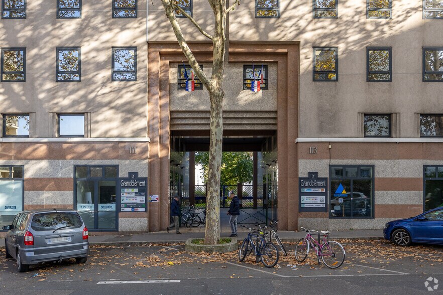 Bureau dans Villeurbanne à louer - Photo de l’immeuble – Image 2 sur 3