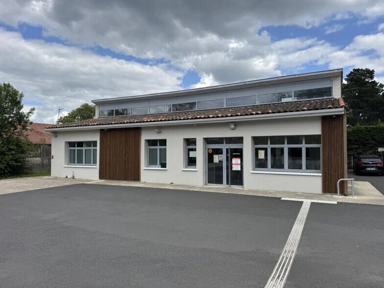 Local commercial dans Saint-Loubès à louer - Photo de l’immeuble – Image 1 sur 12