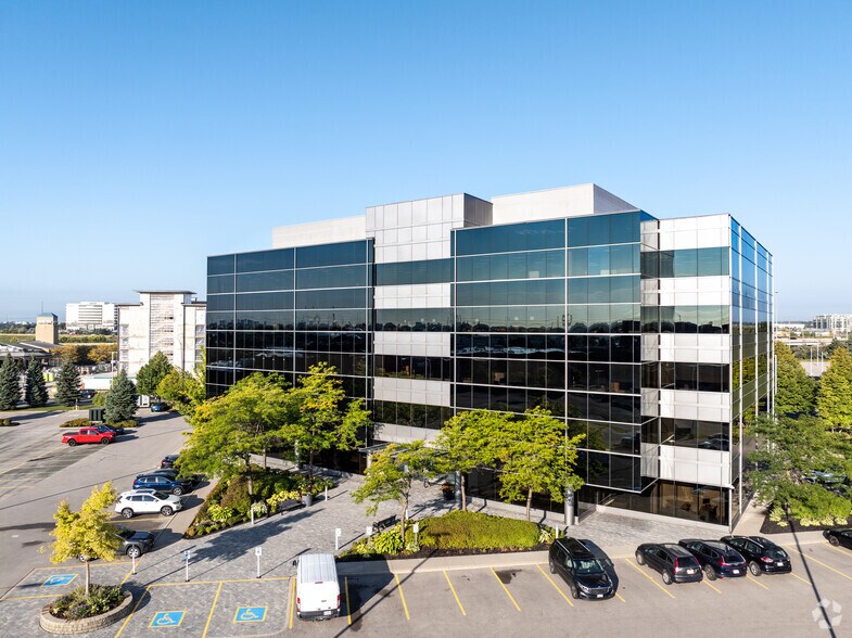 600 Cochrane Dr, Markham, ON à louer - Photo de l’immeuble – Image 2 sur 13