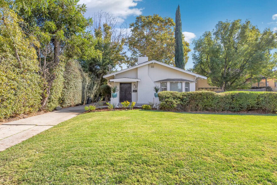1562 N Lake Ave, Pasadena, CA à vendre - Photo principale – Image 2 sur 30