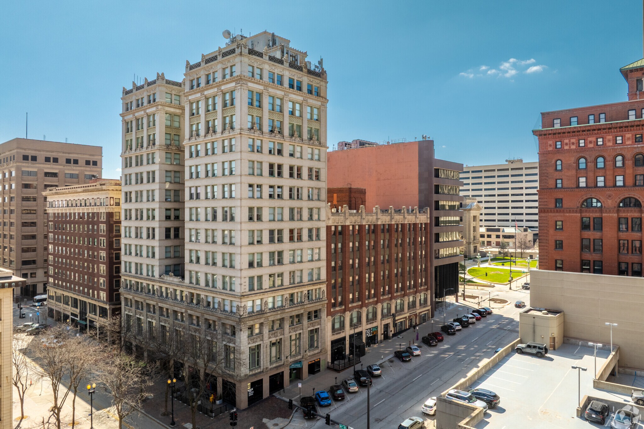 1600 Farnam St, Omaha, NE à vendre Photo principale– Image 1 sur 1