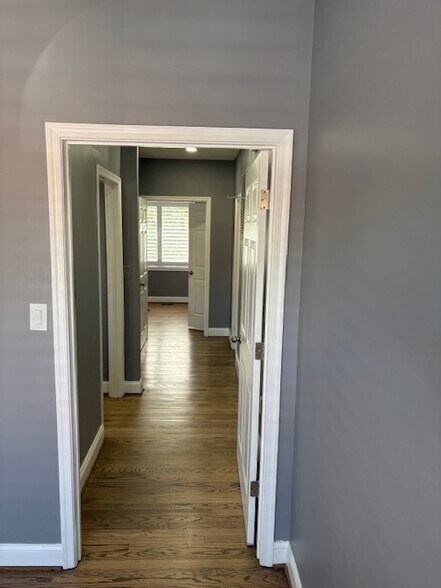 7002-7027 Evergreen Ct, Annandale, VA à louer - Photo de l’immeuble – Image 3 sur 15