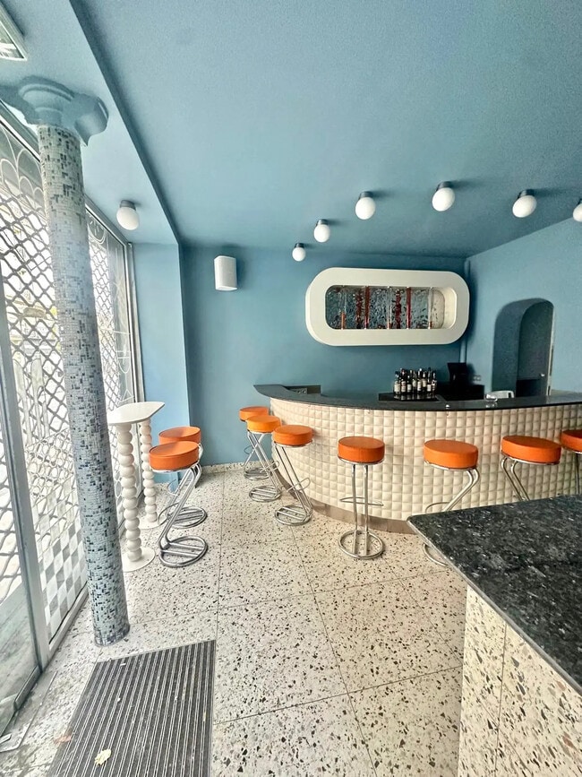 Plus de détails pour Local commercial à vendre