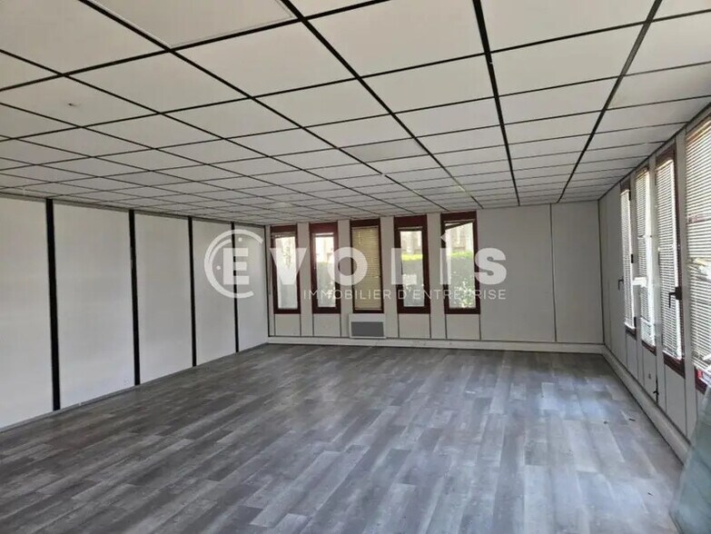 6 Avenue Des Andes, Les Ulis à louer - Photo de l’immeuble – Image 2 sur 6