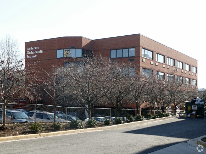 2445 Army Navy Dr, Arlington, VA à louer - Photo de l’immeuble – Image 2 sur 5
