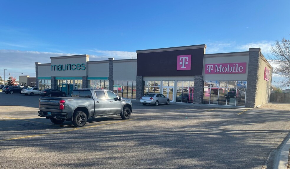 809 26th St SW, Jamestown, ND à louer - Photo de l’immeuble – Image 1 sur 4