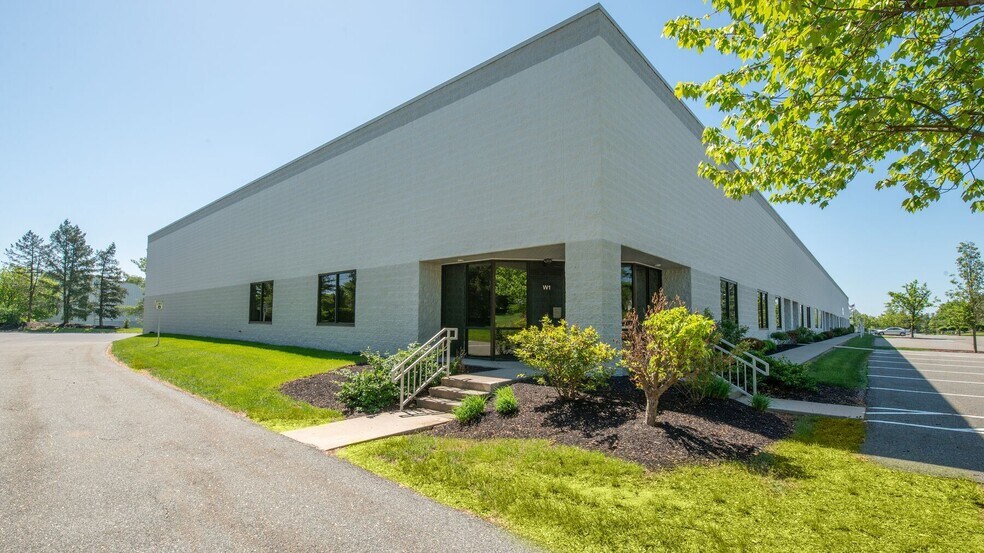 6540 Stonegate Dr, Allentown, PA à louer - Photo de l’immeuble – Image 2 sur 10