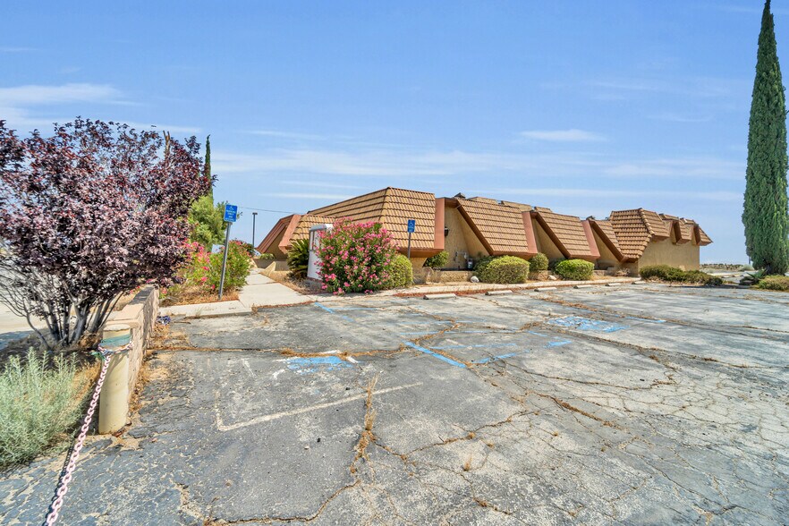 40420 10th St W, Palmdale, CA à vendre - Photo de l’immeuble – Image 3 sur 19