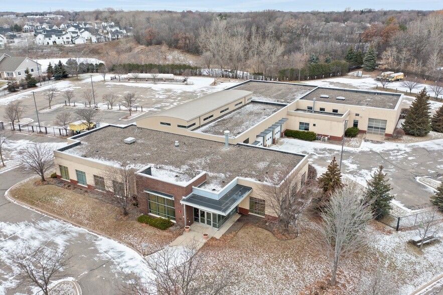 11180 86th Ave N, Osseo, MN à vendre - Photo de l’immeuble – Image 2 sur 61
