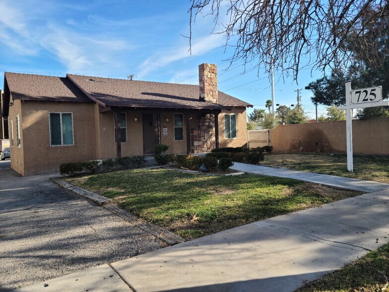 725 S 6th St, Las Vegas, NV à louer - Photo de l’immeuble – Image 3 sur 18