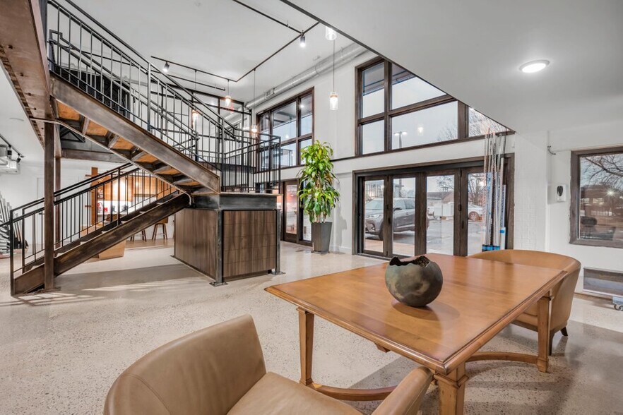 810 N Lilac Dr, Golden Valley, MN à louer - Photo de l’immeuble – Image 1 sur 16