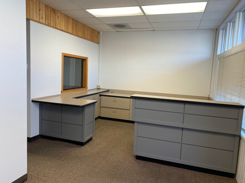 312 E 3rd St, The Dalles, OR à louer - Photo intérieure – Image 3 sur 14