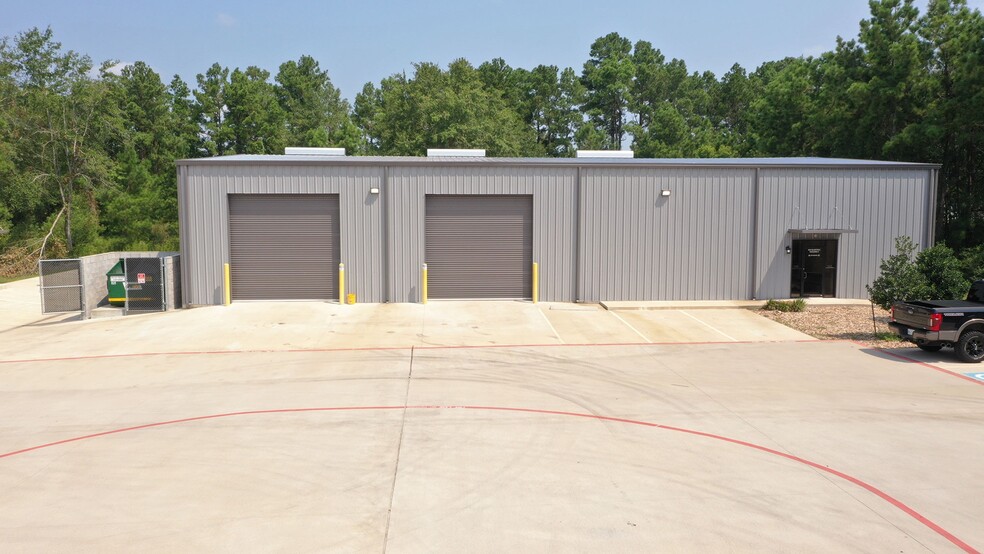 806 Gladstell St, Conroe, TX à louer - Photo de l’immeuble – Image 2 sur 10