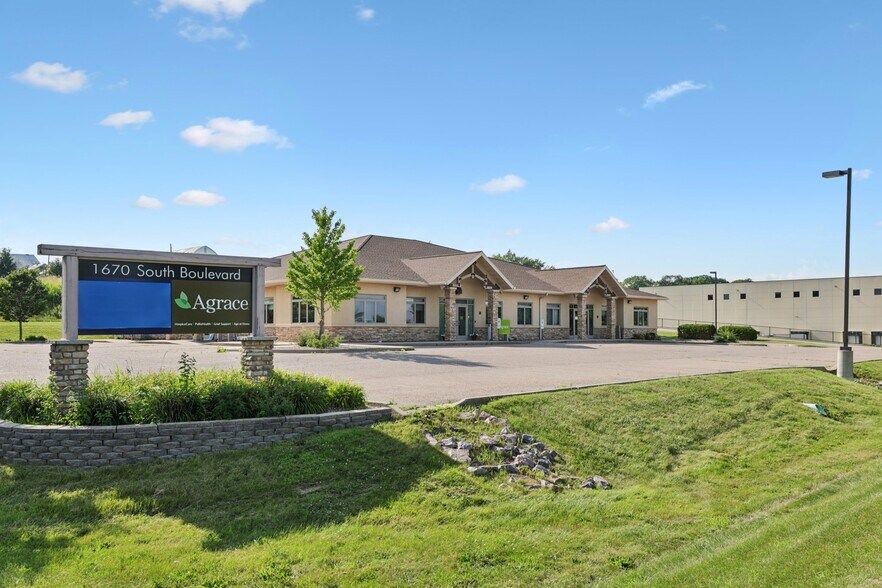 1670 South Blvd, Baraboo, WI à vendre - Photo de l’immeuble – Image 2 sur 5