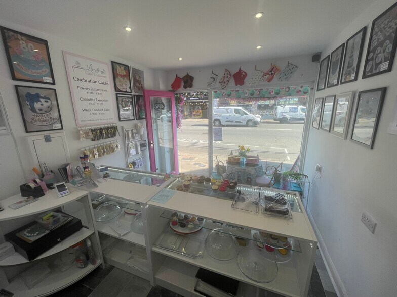 62-62A Frimley High St, Frimley à louer - Photo de l’immeuble – Image 2 sur 2