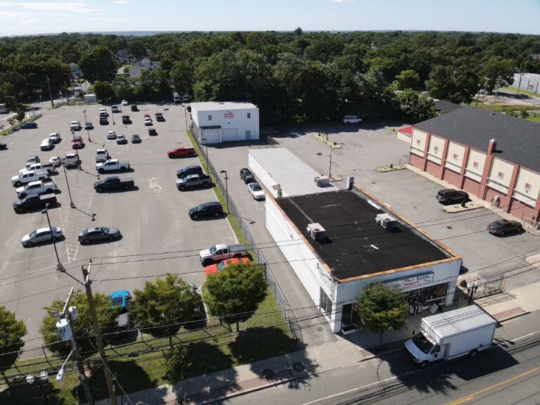 426 E Main St, Patchogue, NY à louer - Photo de l’immeuble – Image 2 sur 5