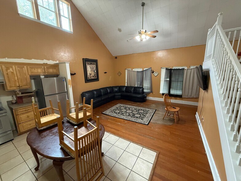 2618 NW 6th dr, Gainesville, FL à louer - Photo de l’immeuble – Image 3 sur 19