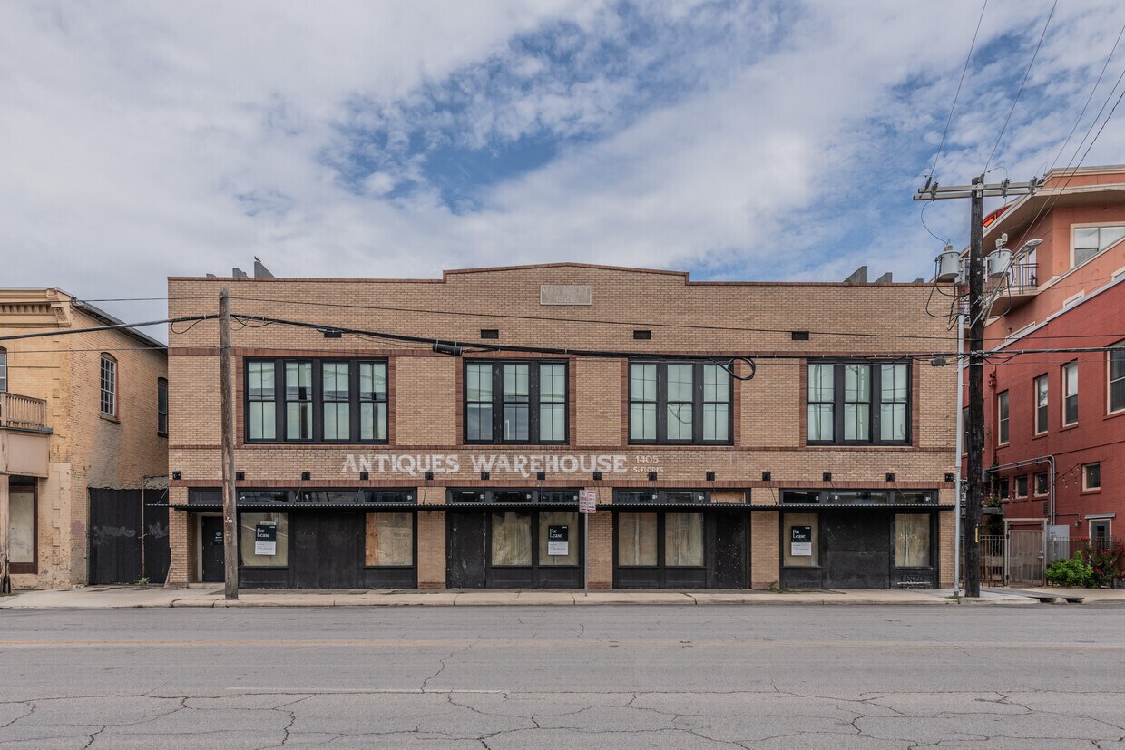 1405 S Flores St, San Antonio, TX à vendre Photo principale– Image 1 sur 39