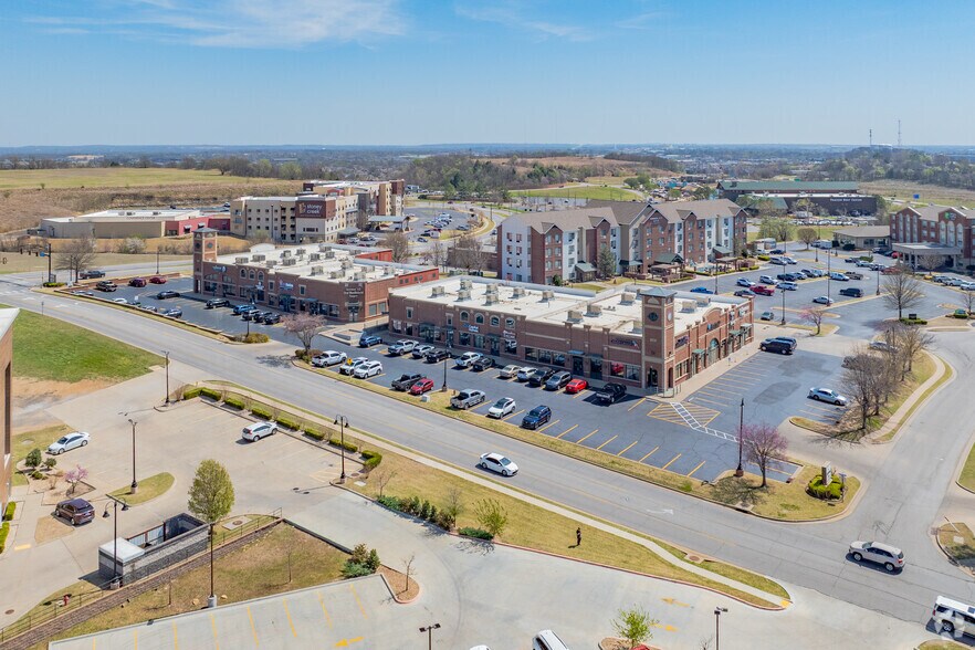 Village At Stone Wood Hills Retail I portefeuille de 2 biens à vendre sur LoopNet.fr - Aérien – Image 2 sur 9