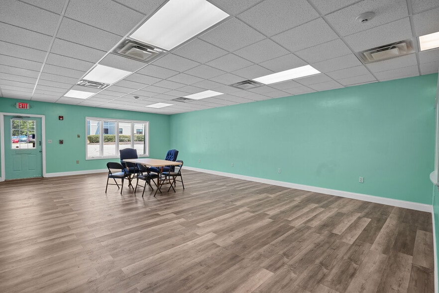 40-82 N Main St, Pascoag, RI à louer - Photo intérieure – Image 3 sur 32