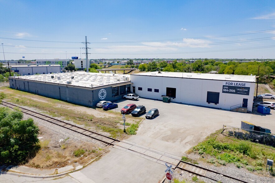 414 Vera Cruz, San Antonio, TX à louer - Photo de l’immeuble – Image 2 sur 22