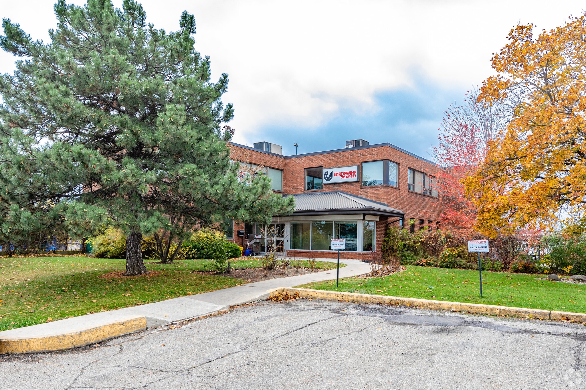 1100 Haultain Ct, Mississauga, ON à louer Photo de l’immeuble– Image 1 sur 5