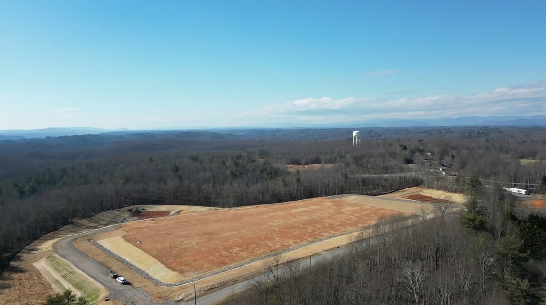 Lanes Drive, North Wilkesboro, NC à louer Photo principale– Image 1 sur 4
