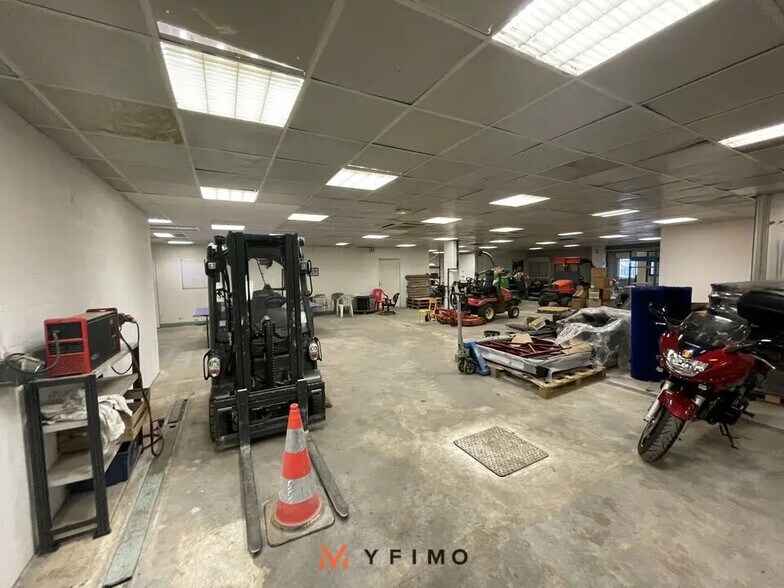 Local d’activités dans Aubergenville à louer - Photo intérieure – Image 3 sur 8