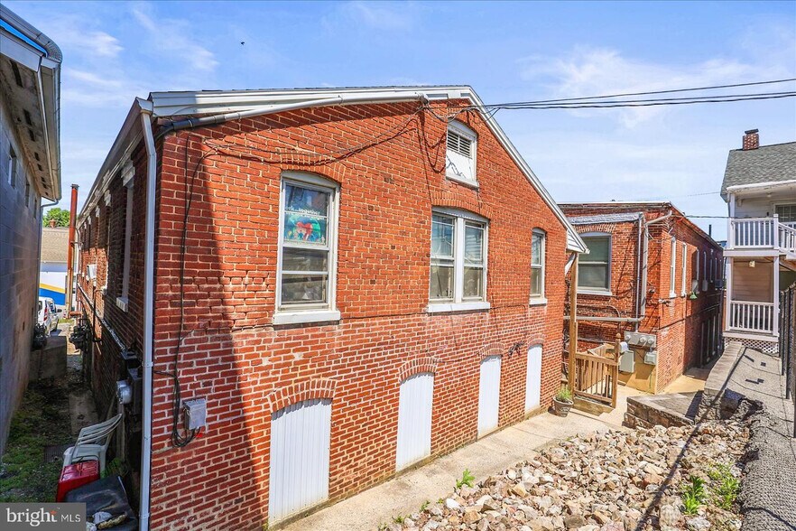 66 N Main St, Red Lion, PA à vendre - Photo de l’immeuble – Image 2 sur 3