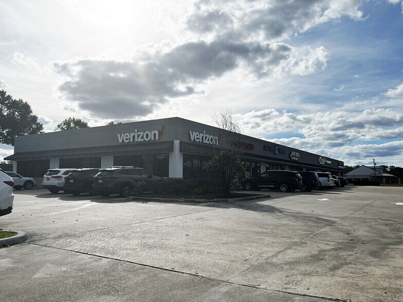 8610 Spencer Hwy, La Porte, TX à louer - Photo de l’immeuble – Image 3 sur 7