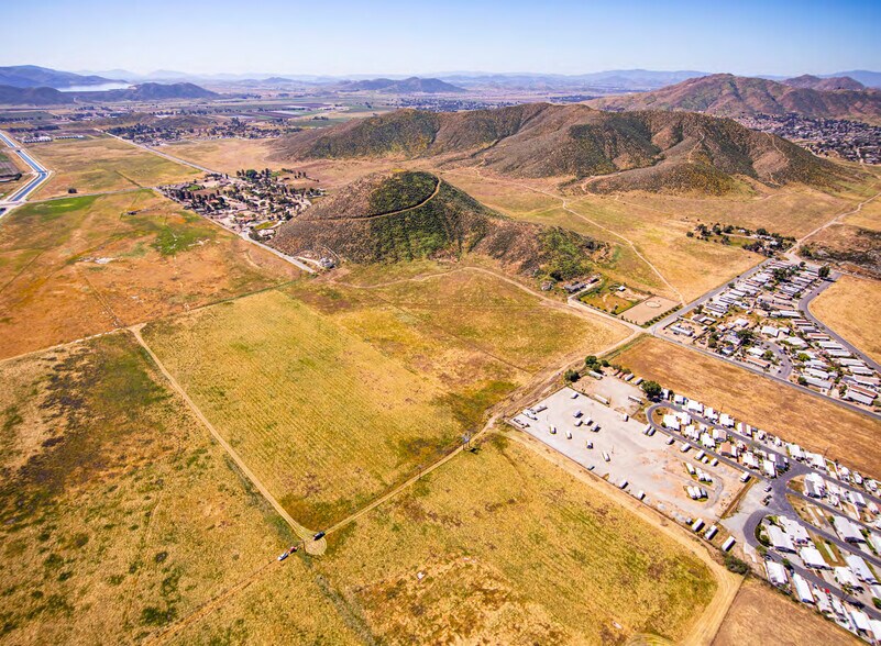 California Ave & Lyn Ave, Hemet, CA à vendre - Photo de l’immeuble – Image 1 sur 5