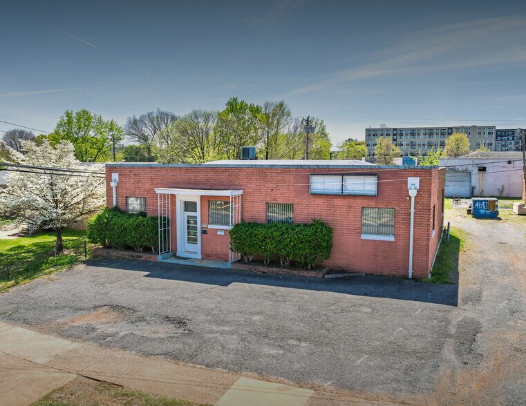 212 Greystone Rd, Charlotte, NC à louer - Photo de l’immeuble – Image 1 sur 4