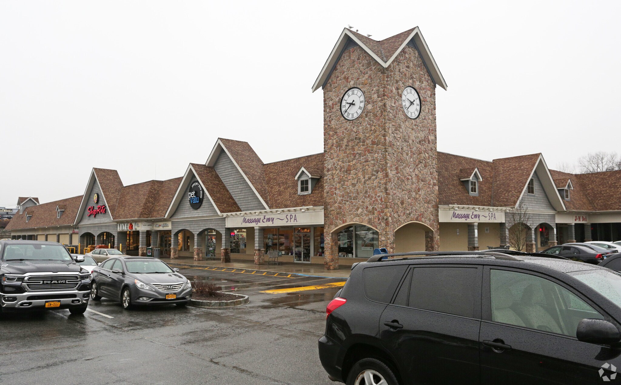 711-747 Bedford Rd, Bedford Hills, NY à louer Photo principale– Image 1 sur 9