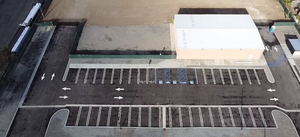 8424 Cottonwood Ave, Fontana, CA à vendre - Photo de l’immeuble – Image 2 sur 5