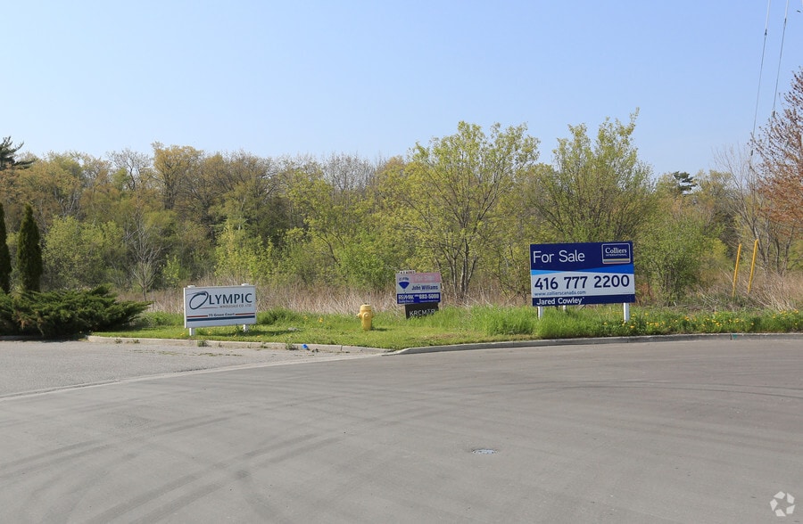 55 Green Ct, Ajax, ON à vendre - Photo de l’immeuble – Image 2 sur 13