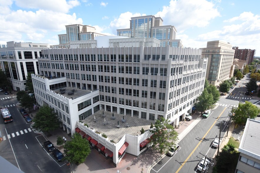 2300 Wilson Blvd, Arlington, VA à louer - Photo de l’immeuble – Image 2 sur 18