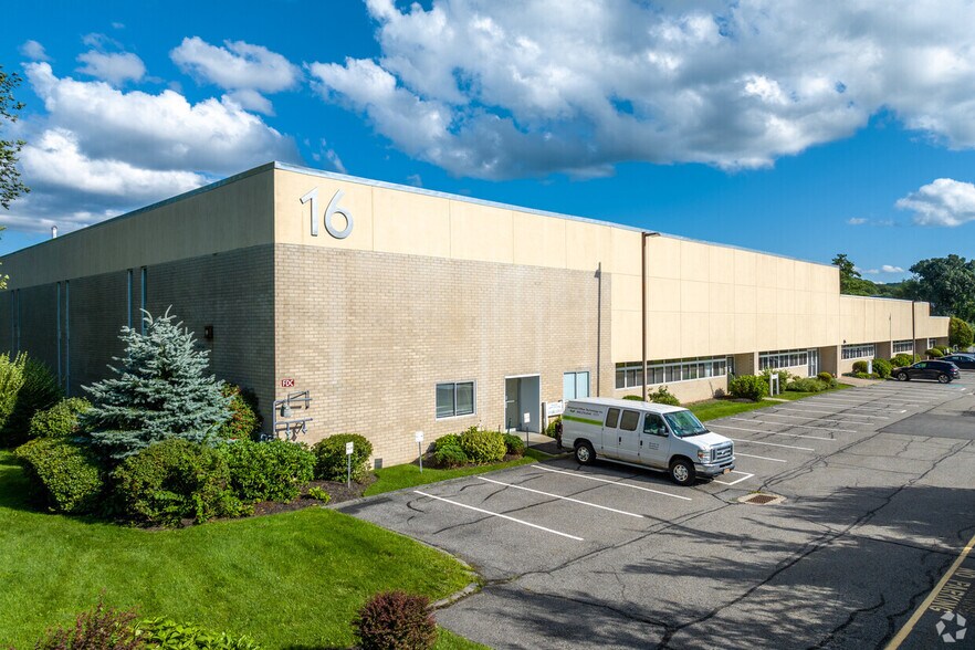 16 Mt. Ebo Rd S, Brewster Village, NY à louer - Photo de l’immeuble – Image 2 sur 11