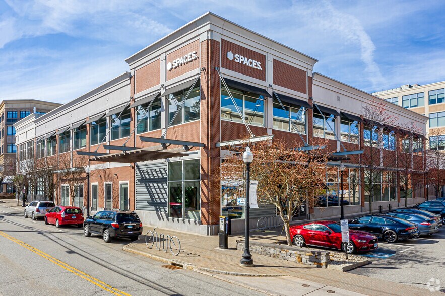 71 Raymond Rd, West Hartford, CT à louer - Photo de l’immeuble – Image 2 sur 17