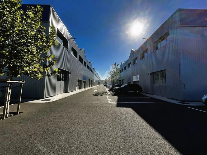 Bureau dans Vaux-le-Pénil à louer - Photo de l’immeuble – Image 1 sur 12