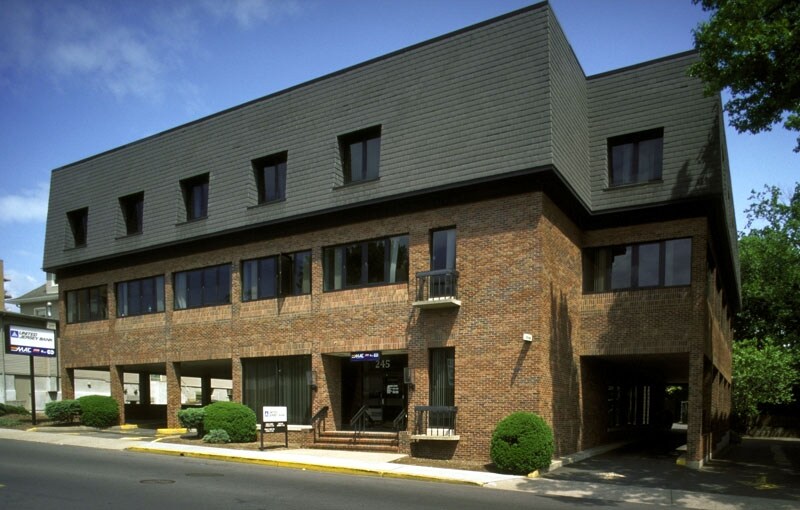 245 Main St, Ridgefield Park, NJ à louer - Photo de l’immeuble – Image 1 sur 20