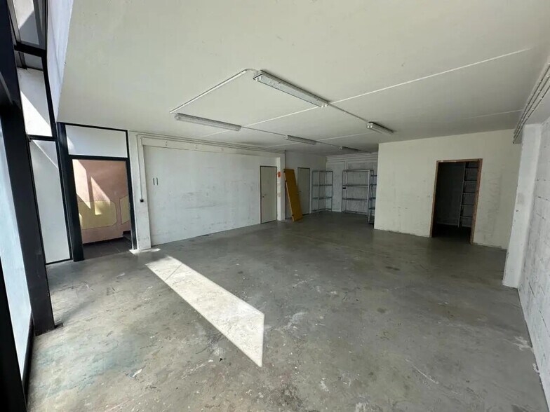 Local commercial dans Puget-sur-Argens à louer - Photo de l’immeuble – Image 3 sur 12