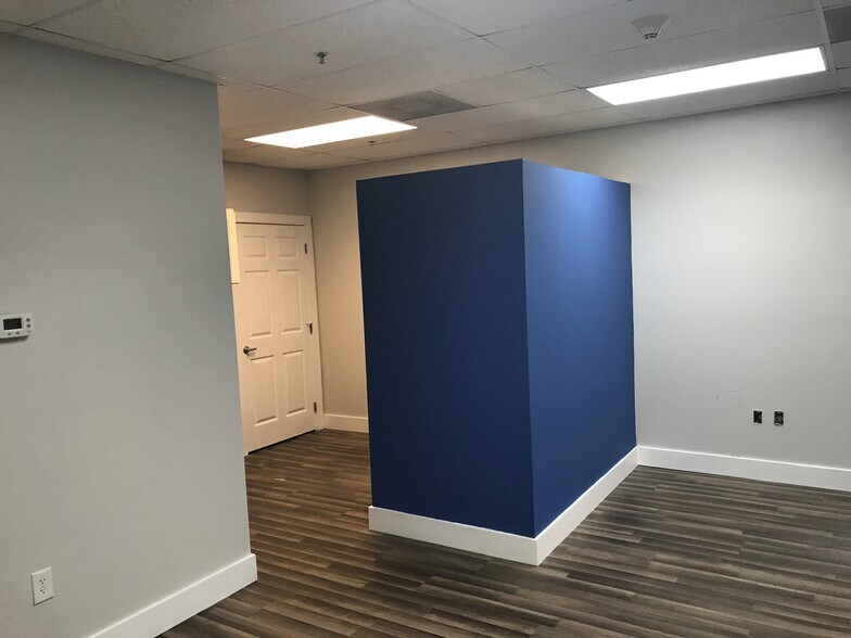 787 Commerce Dr, Venice, FL à louer - Photo de l’immeuble – Image 3 sur 19