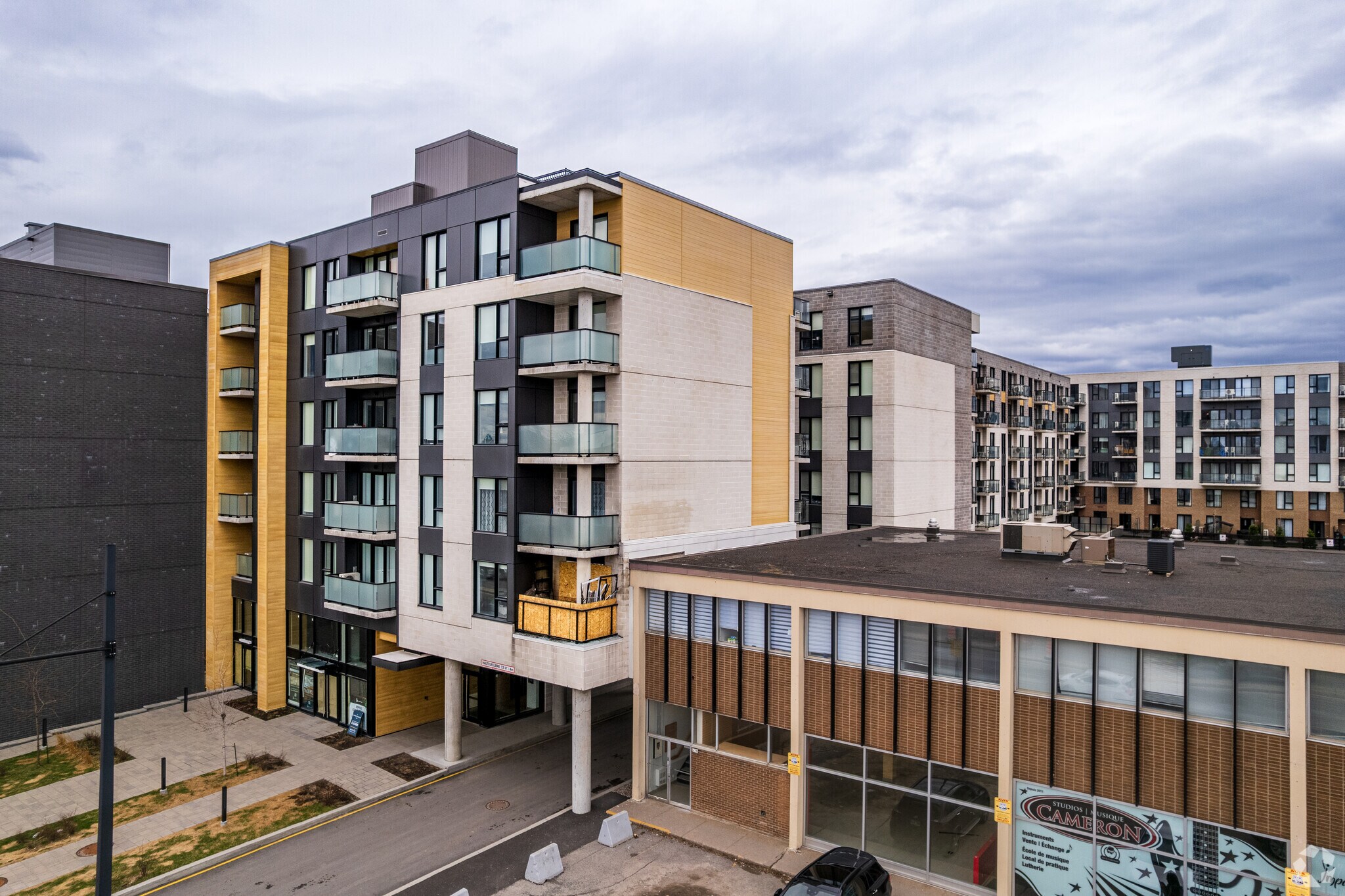 6654-6722 Rue Sherbrooke E, Montréal, QC à louer Photo de l’immeuble– Image 1 sur 5
