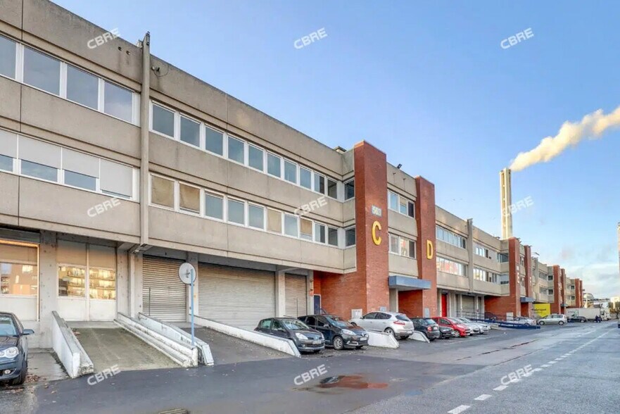 Local d’activités dans Saint-Ouen-sur-Seine à louer - Photo de l’immeuble – Image 1 sur 8