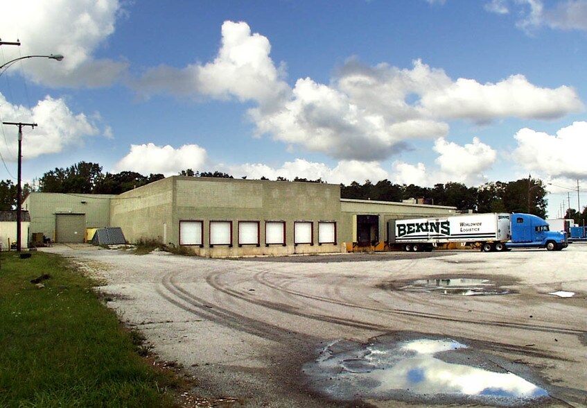 1601 W 37th Ave, Hobart, IN à louer - Photo de l’immeuble – Image 2 sur 3