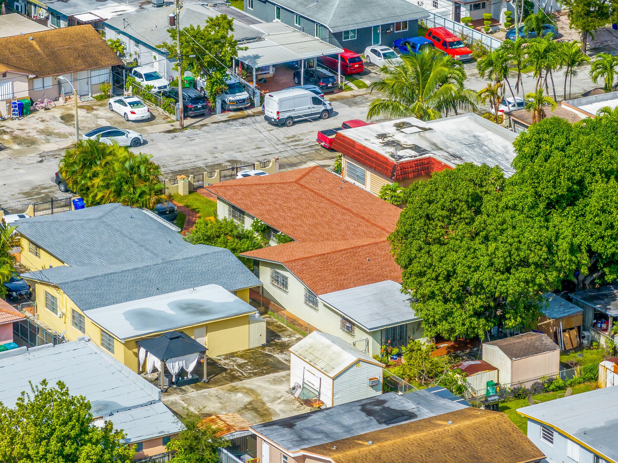 1211 NW 32nd Pl, Miami, FL à vendre Photo principale– Image 1 sur 44