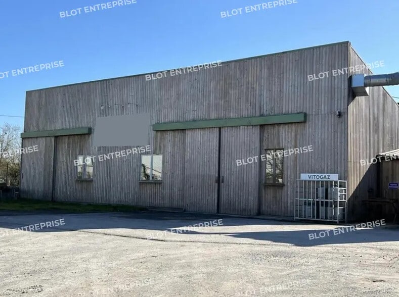 Local d'activités dans VAL-D'IZE à vendre - Photo de l’immeuble – Image 1 sur 9