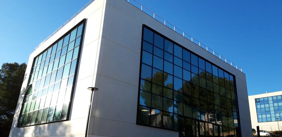 392 Avenue Des Genévriers, La Ciotat à louer - Photo de l’immeuble – Image 2 sur 14