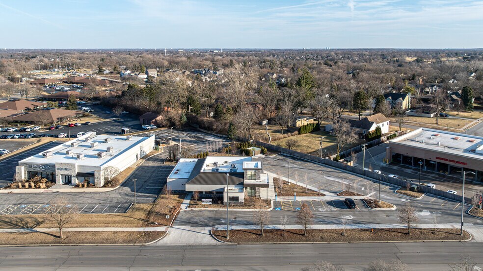 1150 E Ogden Ave, Naperville, IL à louer - Photo de l’immeuble – Image 2 sur 16